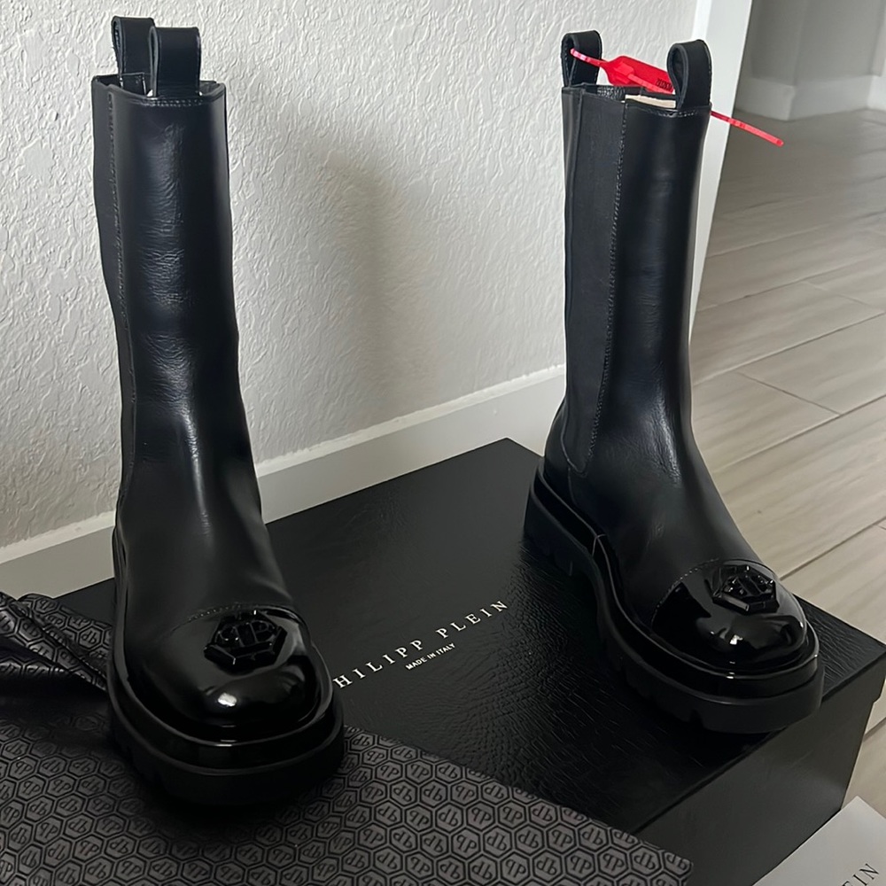 Beautiful boots Philip Plein, wonderful material, nice style